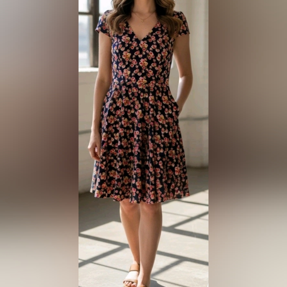 Betsey Johnson Black Floral V-Neck Fit & Flare Dress, Cap Sleeves, Lined, Sz. 4